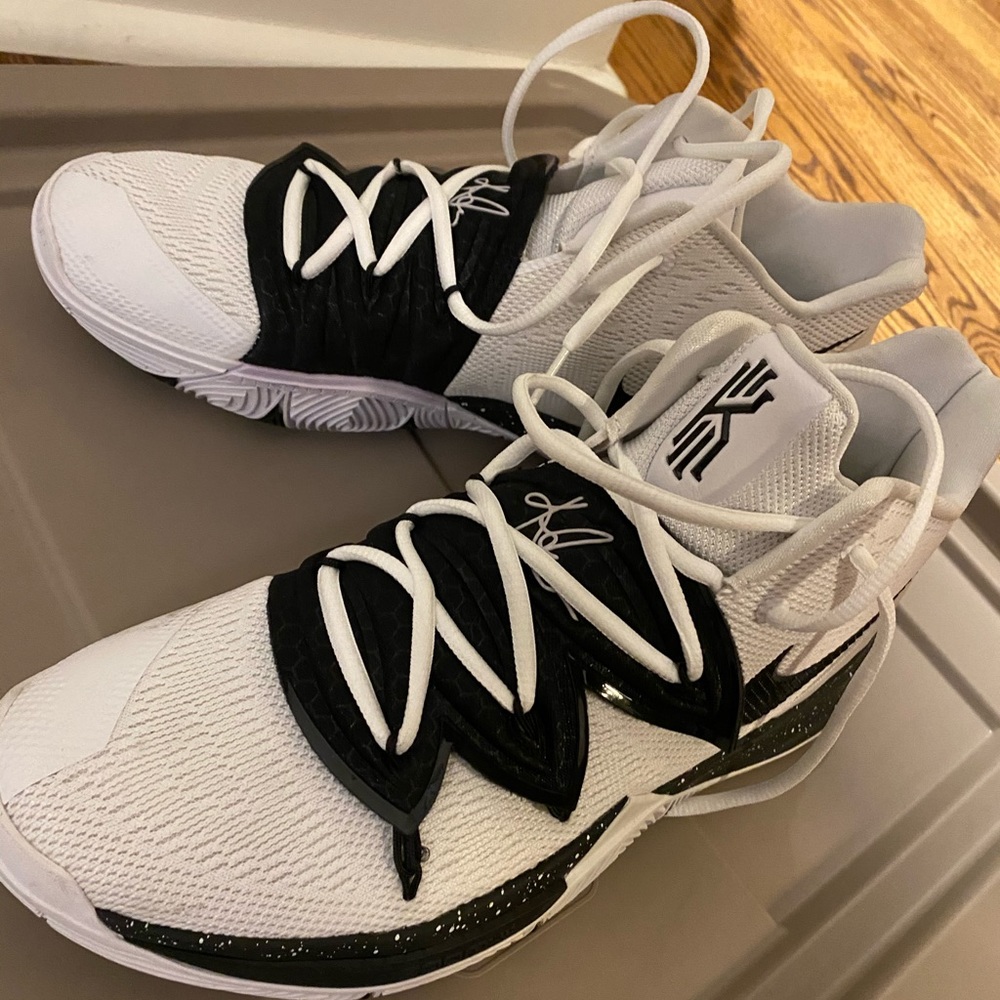 Kyrie Basketball Shoes